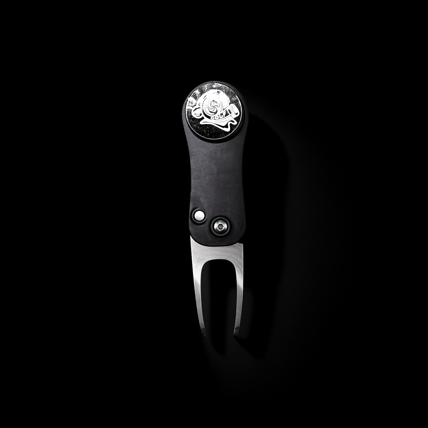 Divot 3 – Plastic flip divot tool